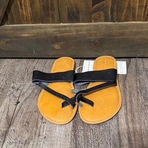 Amazon Essentials Black and Tan Sandals
